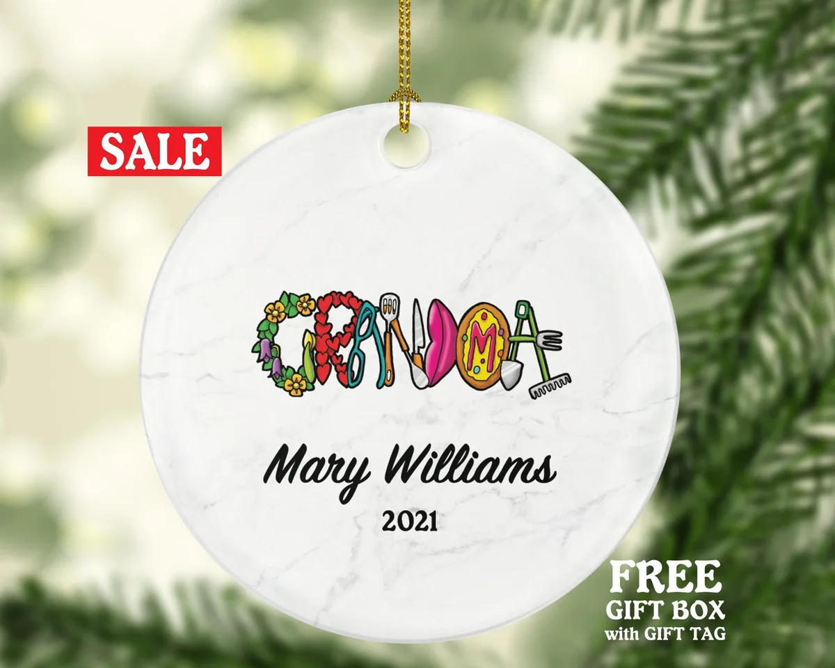 Grandma Personalized Christmas Ornament, Custom Gift for Grandma, Best Grandma Ever Pregnancy Reveal, Baby Announcement, Grandma to Be