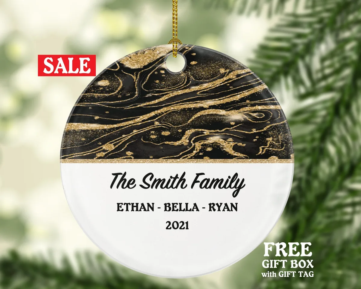 Christmas Family Ornament - Personalized Gift for Family of 2 3 4 5 6 - Custom Name Year Christmas Ornament
